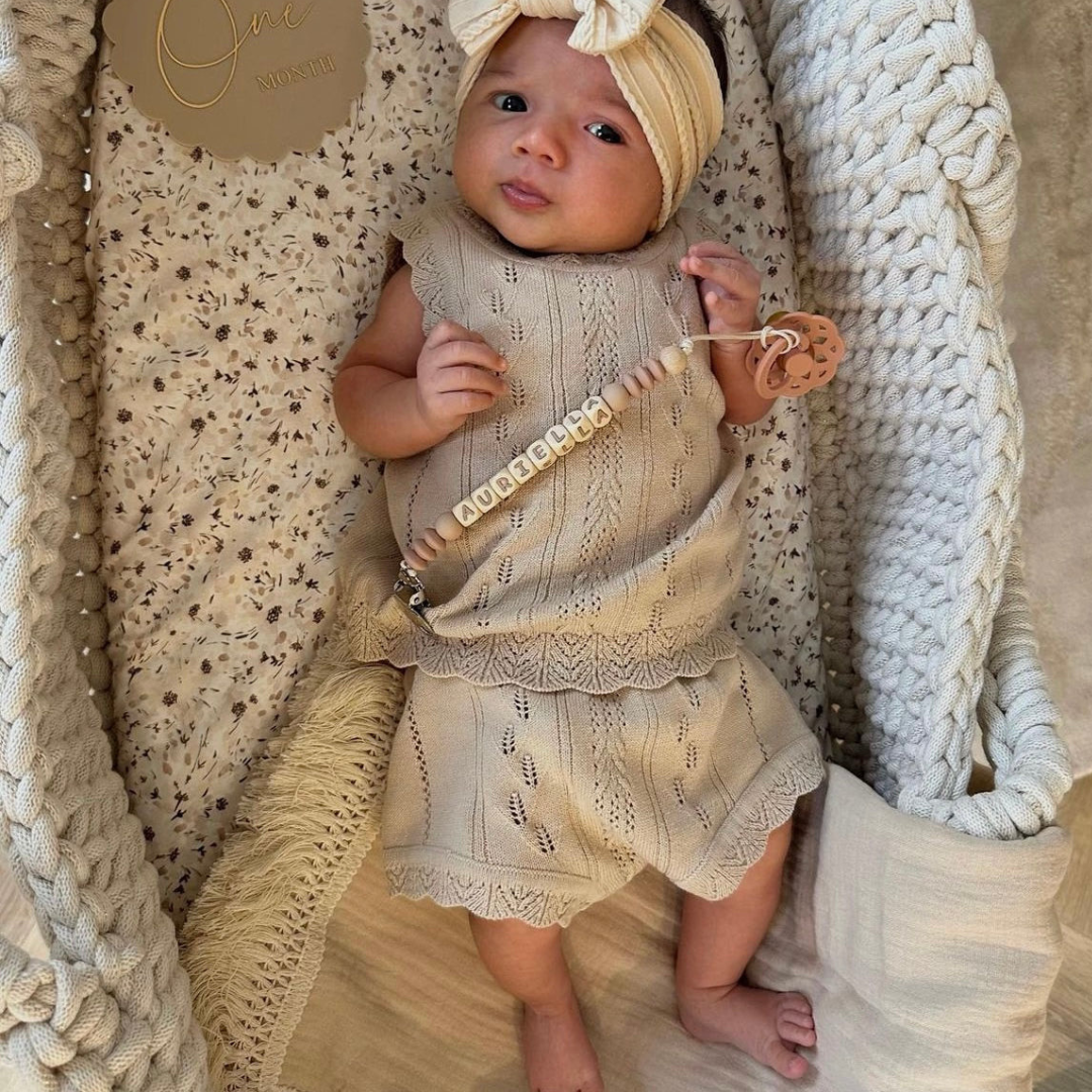 Safe BPA-free silicone dummy clip with engraved letters Baebea